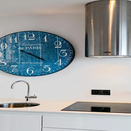 Penthouse In Near The شقة *