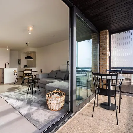 Penthouse In Near The شقة