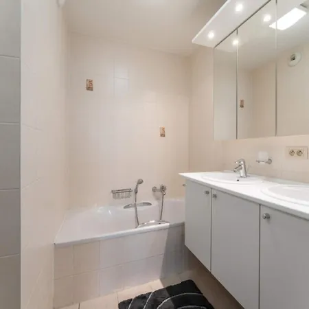 Penthouse In Near The شقة