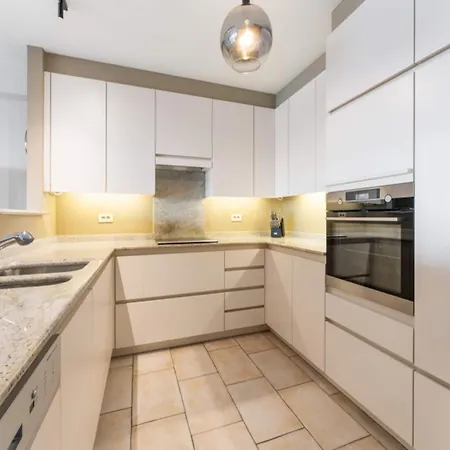 Penthouse In Near The شقة